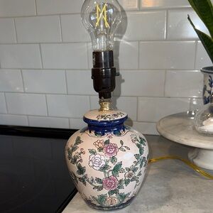 Vintage Chinoiserie Floral Ceramic Table Lamp